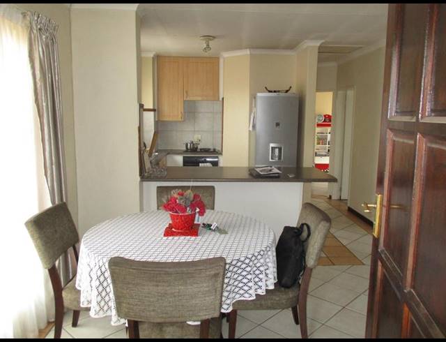 2 BEDROOM PROPERTY TO RENT IN DIE HOEWES